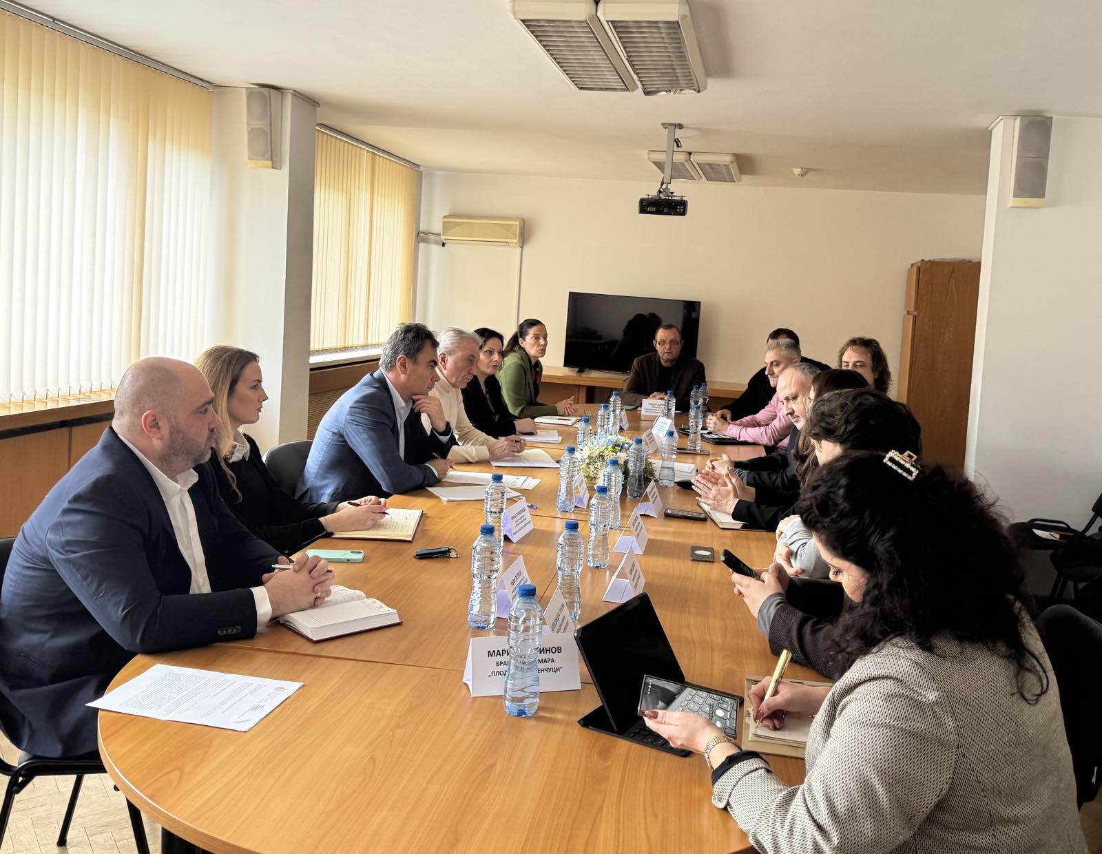 След сигнал на бранша КЗК включва търговията с плодове и зеленчуци в секторния анализ на храни